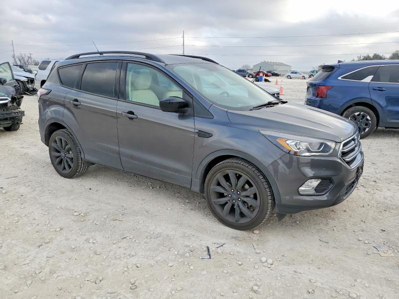 Photo 4 from auction – 2018 FORD ESCAPE SEL with VIN 1FMCU0HD0JUC31379