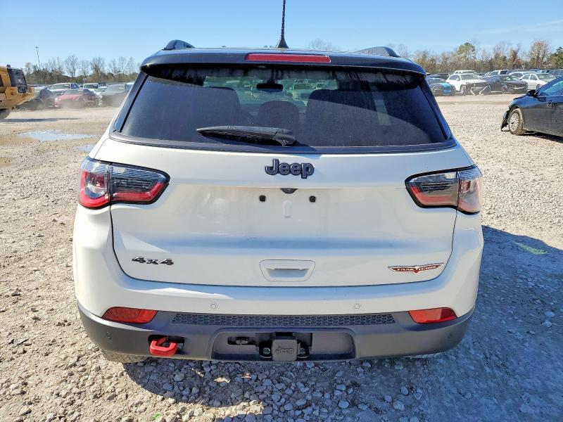 Photo 6 from auction – 2019 JEEP COMPASS with VIN 3C4NJDDB6KT683253