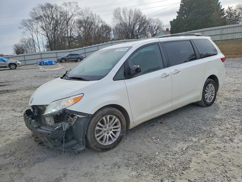 Photo 1 from auction – 2016 TOYOTA SIENNA with VIN 5TDYK3DC3GS726073