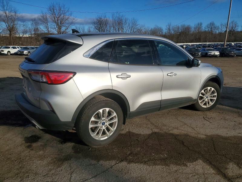 Photo 3 from auction – 2020 FORD ESCAPE SE with VIN 1FMCU9G68LUA65865