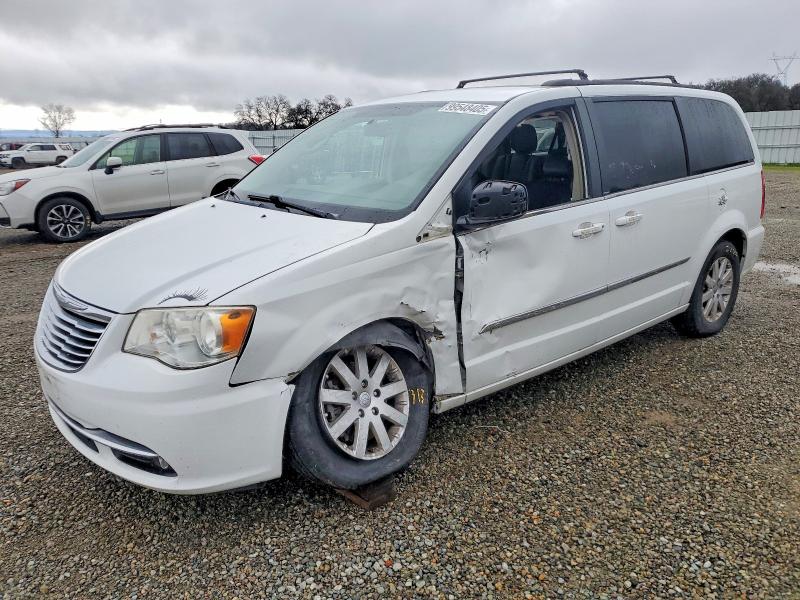 Photo 1 from auction – 2014 CHRYSLER TOWN & COU with VIN 2C4RC1BG2ER247371