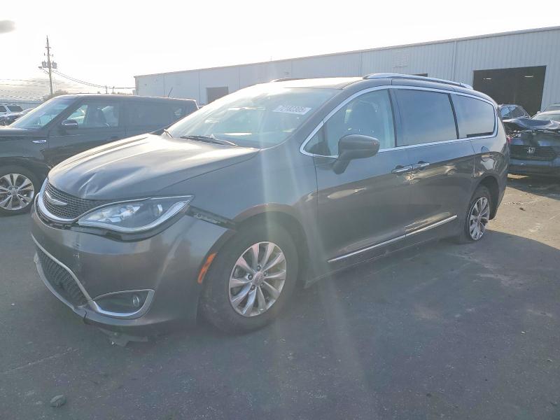 CHRYSLER PACIFICA T 2018 with VIN 2C4RC1BG5JR192733 - Photo from auction