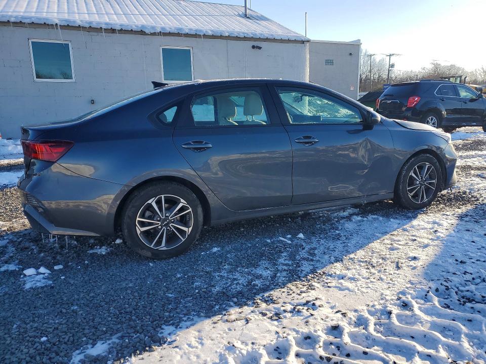 Photo 3 from auction – 2023 KIA FORTE with VIN 3KPF24AD5PE656029