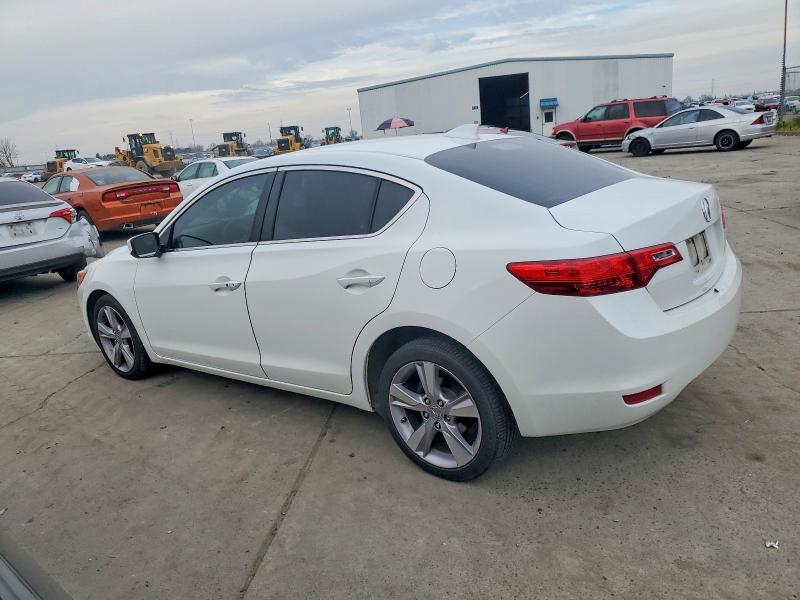 Photo 2 from auction – 2013 ACURA ILX 20 TEC with VIN 19VDE1F75DE012986