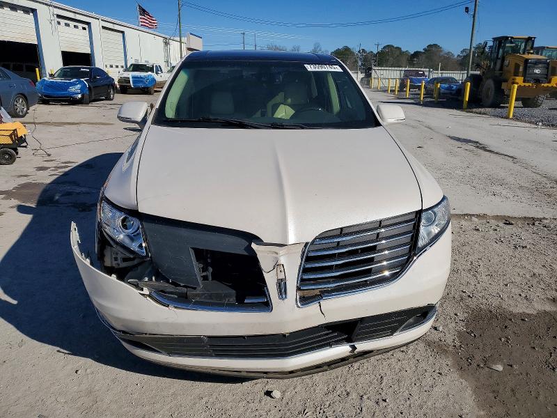 Photo 5 from auction – 2018 LINCOLN MKT with VIN 2LMHJ5AT4JBL02137