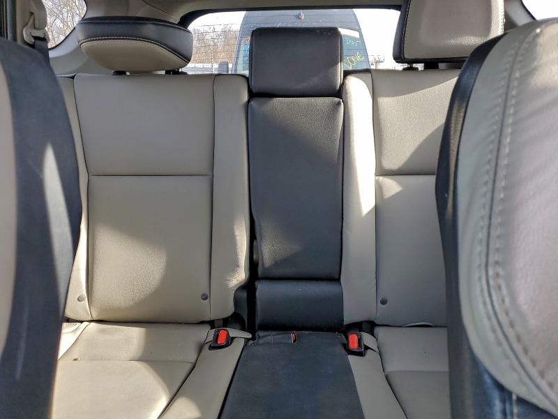Photo 10 from auction – 2017 TOYOTA RAV4 LIMIT with VIN 2T3DFREV7HW562851