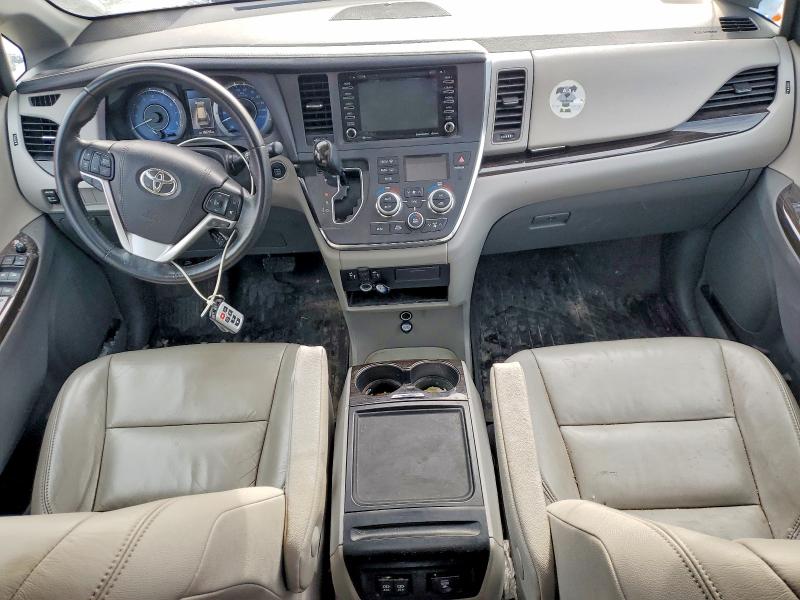 Photo 8 from auction – 2018 TOYOTA SIENNA XLE with VIN 5TDDZ3DC7JS194487