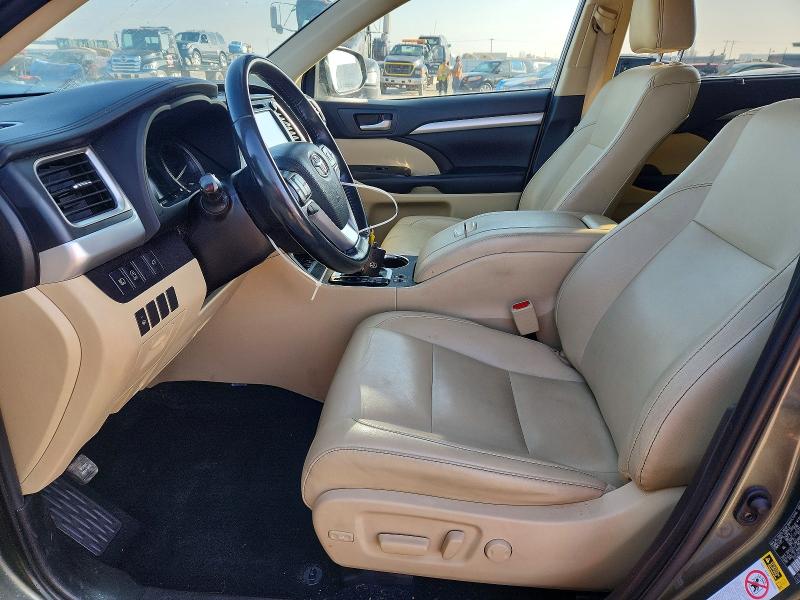 Photo 7 from auction – 2019 TOYOTA HIGHLANDER with VIN 5TDJZRFH1KS980432