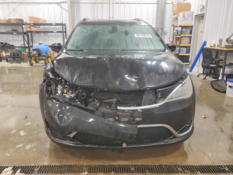 Photo 5 from auction – 2017 CHRYSLER PACIFICA T with VIN 2C4RC1BG1HR810091