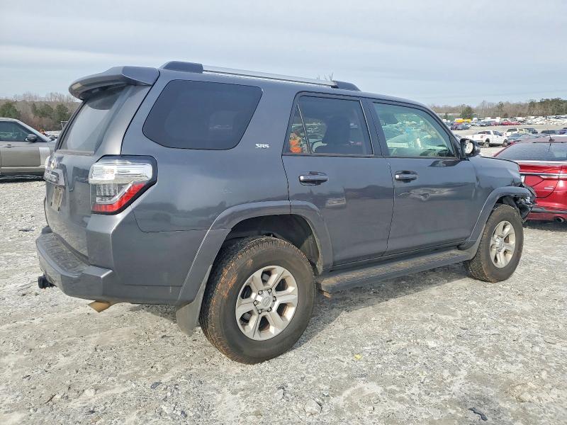 Photo 3 from auction – 2020 TOYOTA 4RUNNER SR with VIN JTEBU5JR0L5800503