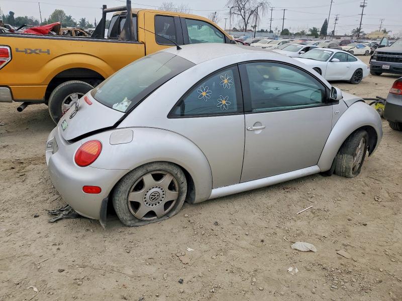 Photo 3 from auction – 2000 VOLKSWAGEN NEW BEETLE with VIN 3VWCC21C0YM473850
