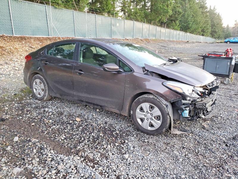 Photo 4 from auction – 2017 KIA FORTE LX with VIN 3KPFK4A71HE143095