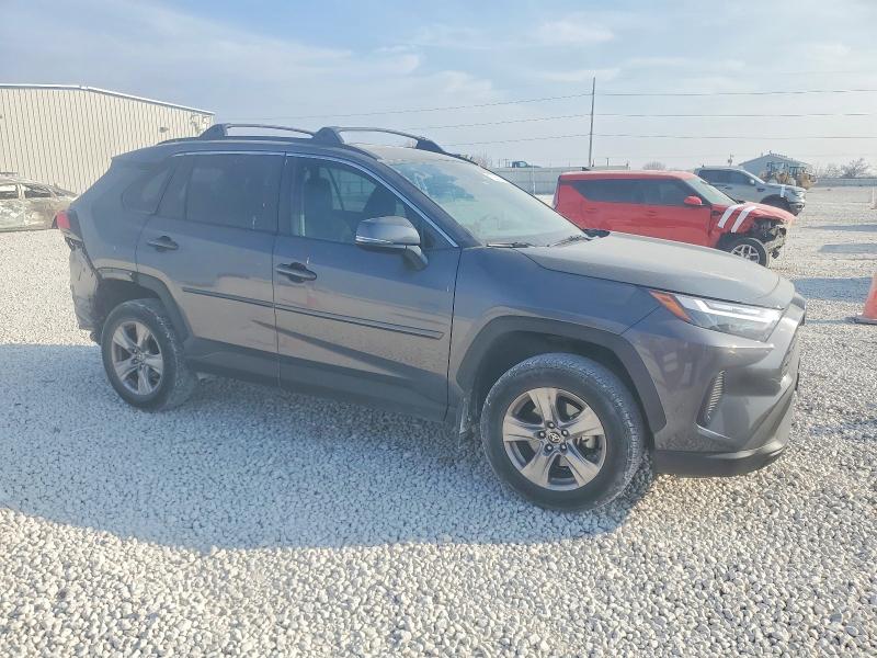 Photo 4 from auction – 2022 TOYOTA RAV4 XLE with VIN 2T3W1RFV8NC208047