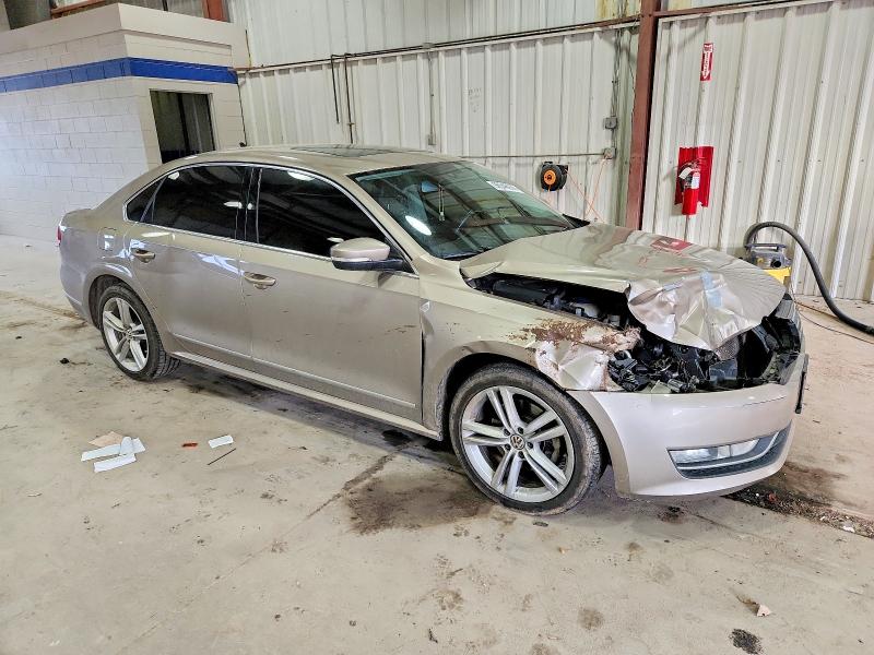 Photo 4 from auction – 2015 VOLKSWAGEN PASSAT SE with VIN 1VWBS7A33FC064543