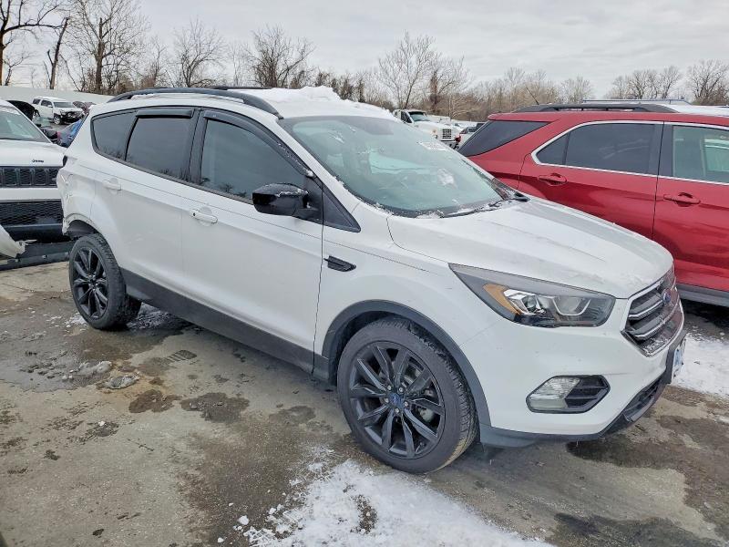 Photo 4 from auction – 2019 FORD ESCAPE with VIN 1FMCU0GD6KUC03413