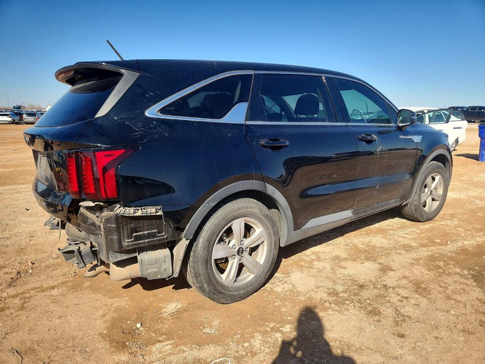 Photo 3 from auction – 2021 KIA SORENTO with VIN 5XYRG4LC7MG047204