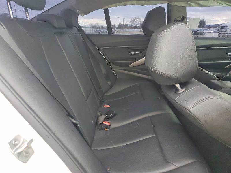 Photo 10 from auction – 2016 BMW 320 with VIN WBA8E1G54GNT38040