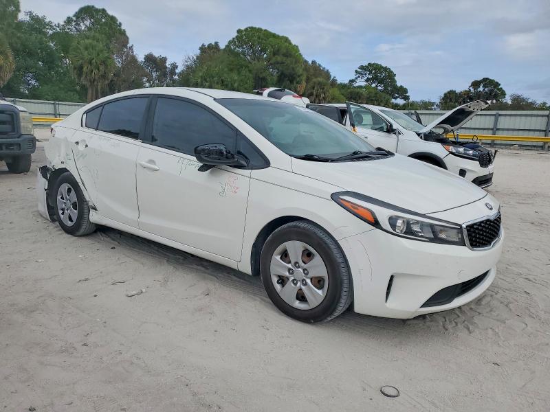 Photo 4 from auction – 2018 KIA FORTE LX with VIN 3KPFK4A71JE270192