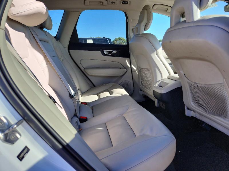 Photo 11 from auction – 2018 VOLVO XC60 T5 with VIN LYV102RK7JB083371