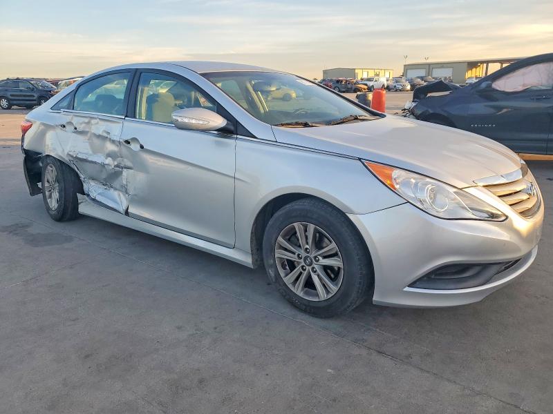 Photo 4 from auction – 2014 HYUNDAI SONATA with VIN 5NPEB4AC7EH832090