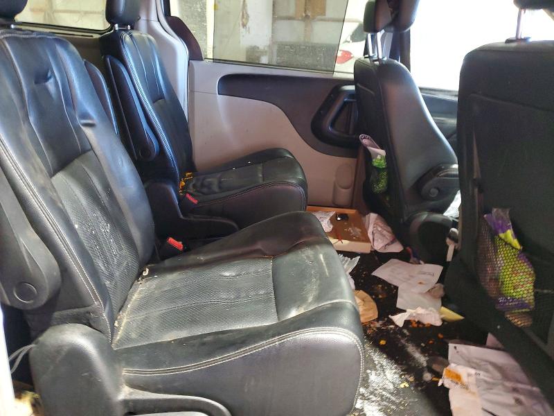 Photo 11 from auction – 2015 CHRYSLER TOWN & COU with VIN 2C4RC1CG4FR547381