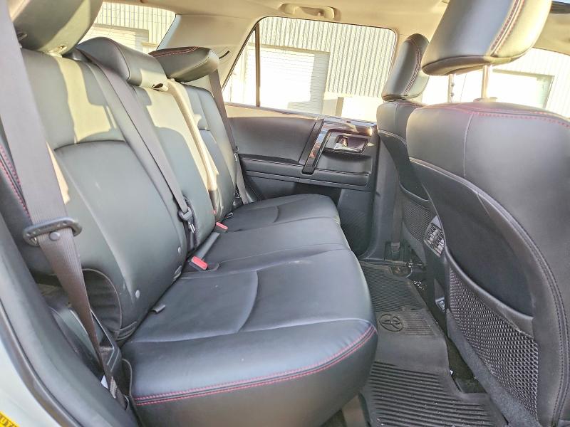 Photo 10 from auction – 2022 TOYOTA 4RUNNER SR with VIN JTERU5JR2N6045897
