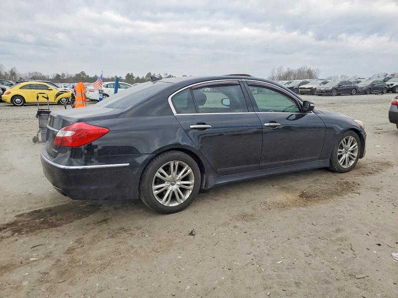 Photo 3 from auction – 2013 HYUNDAI GENESIS with VIN KMHGC4DD3DU256170