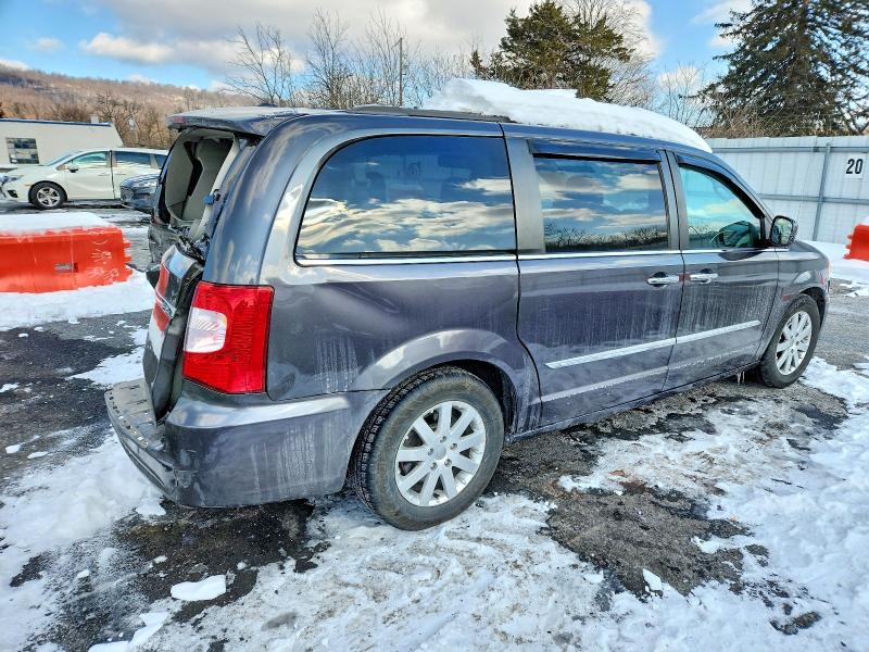 Photo 3 from auction – 2016 CHRYSLER TOWN & COU with VIN 2C4RC1BG4GR194286