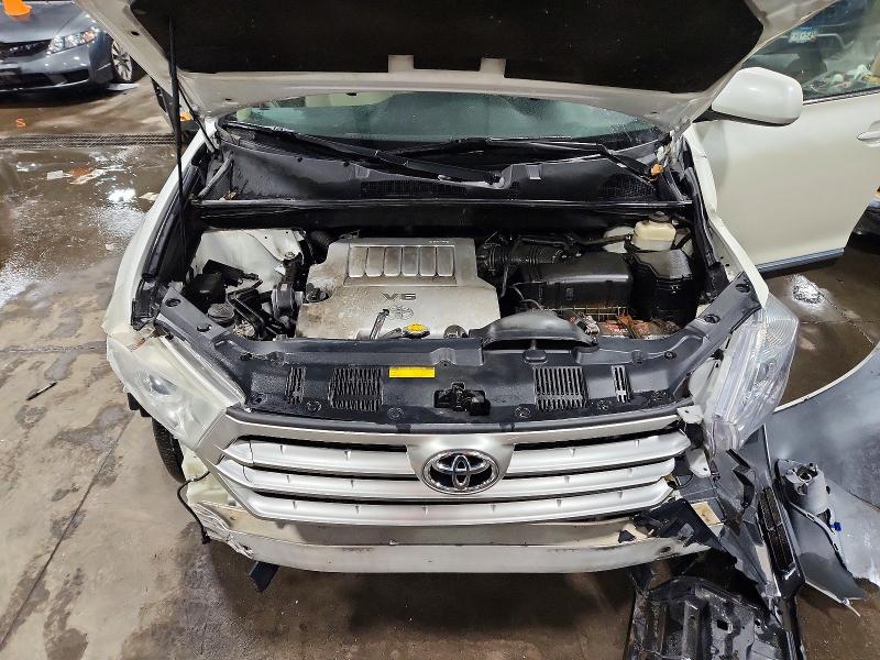 Photo 12 from auction – 2012 TOYOTA HIGHLANDER with VIN 5TDBK3EH8CS127342
