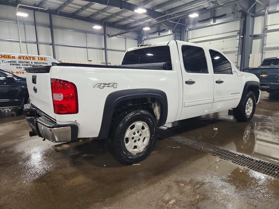 Photo 3 from auction – 2011 CHEVROLET SILVERADO with VIN 3GCUKSE24BG401728