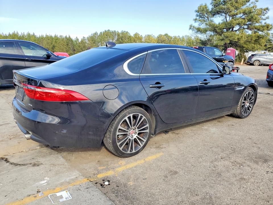 Photo 3 from auction – 2016 JAGUAR XF with VIN SAJBE4BV0GCY12922