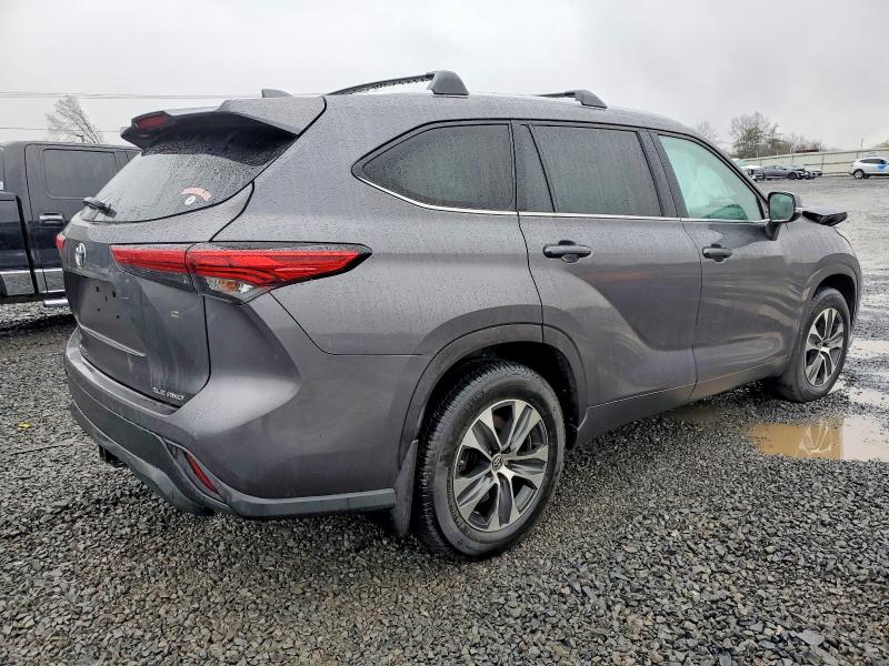 Photo 3 from auction – 2021 TOYOTA HIGHLANDER with VIN 5TDHZRBHXMS088381