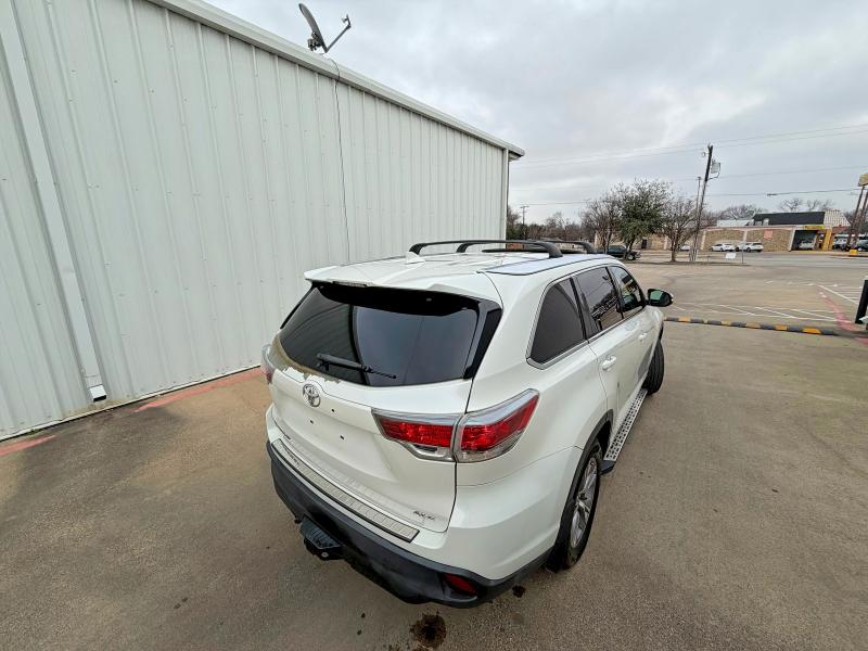 Photo 4 from auction – 2015 TOYOTA HIGHLANDER with VIN 5TDKKRFH7FS061629