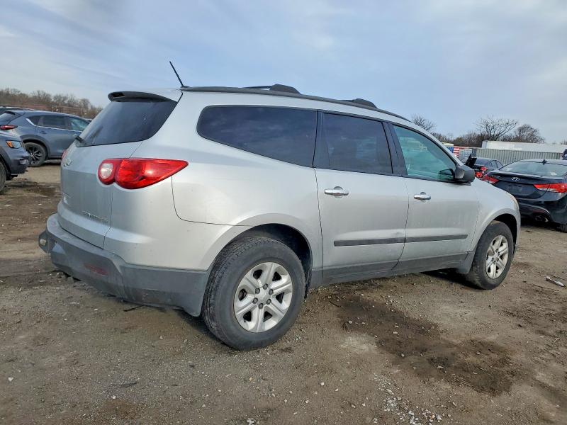 Photo 3 from auction – 2011 CHEVROLET TRAVERSE L with VIN 1GNKREEDXBJ177554