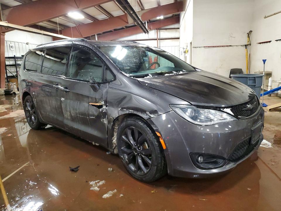 Photo 4 from auction – 2018 CHRYSLER PACIFICA with VIN 2C4RC1BG3JR322315