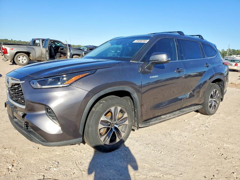 TOYOTA HIGHLANDER 2021 with VIN 5TDGARAHXMS011692 - Photo from auction