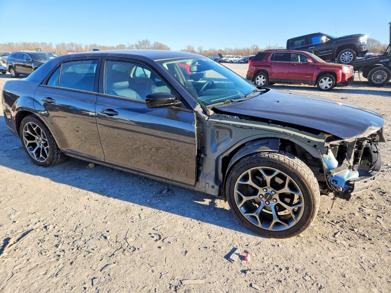 Photo 4 from auction – 2018 CHRYSLER 300 with VIN 2C3CCAAG6JH317014