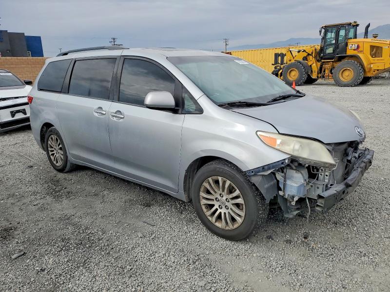 Photo 4 from auction – 2016 TOYOTA SIENNA with VIN 5TDYK3DCXGS735966