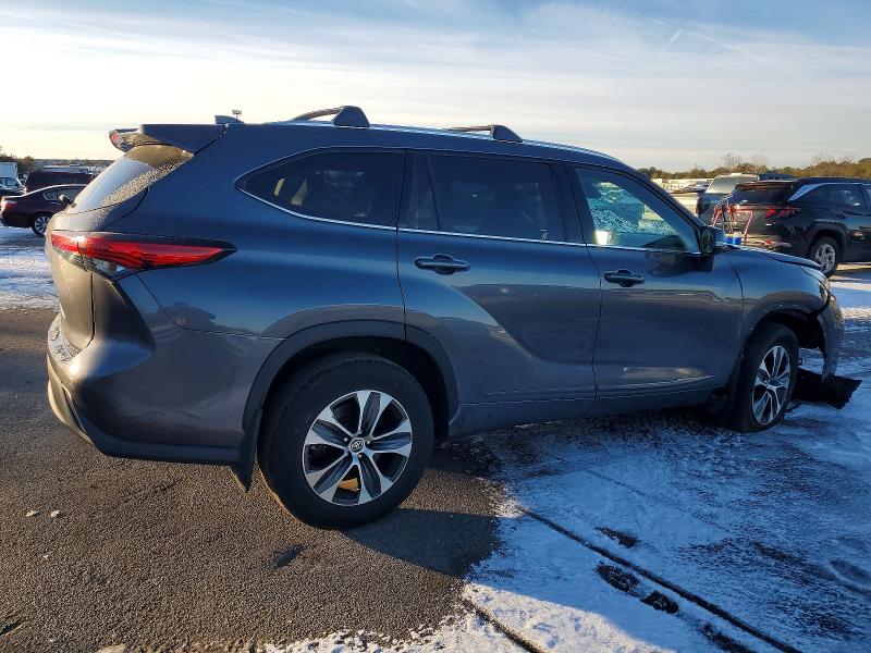 Photo 3 from auction – 2021 TOYOTA HIGHLANDER with VIN 5TDGZRBH4MS115425
