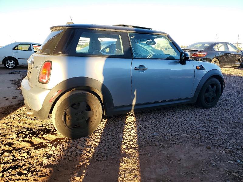 Photo 3 from auction – 2007 MINI COOPER with VIN WMWMF33507TL77765
