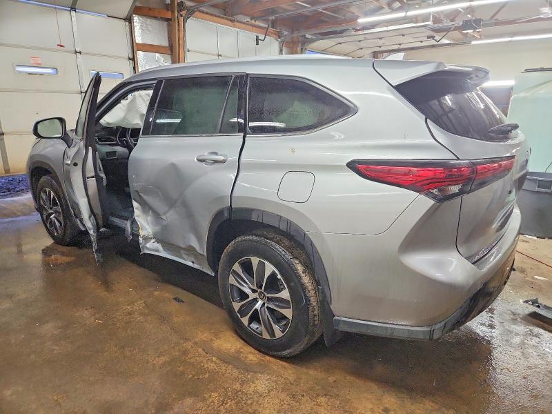 Photo 2 from auction – 2022 TOYOTA HIGHLANDER with VIN 5TDGBRCH4NS545279