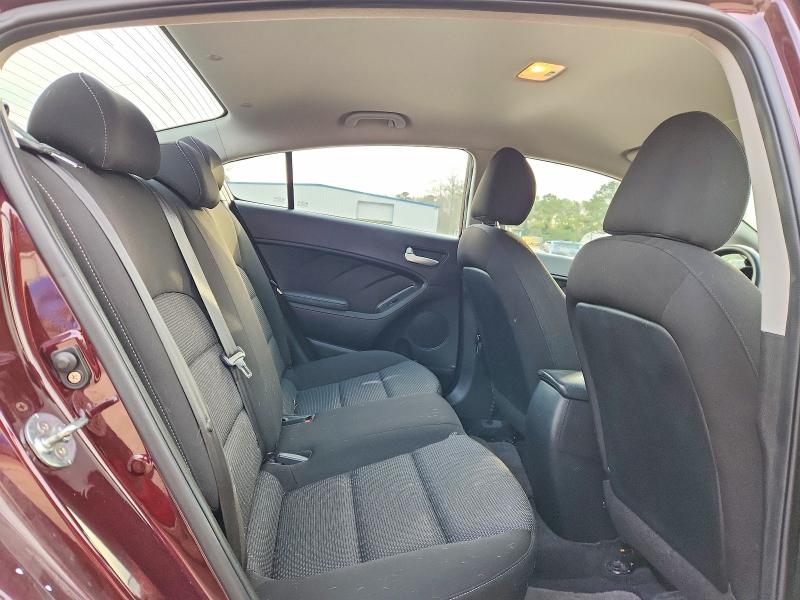 Photo 10 from auction – 2018 KIA FORTE LX with VIN 3KPFK4A77JE176351