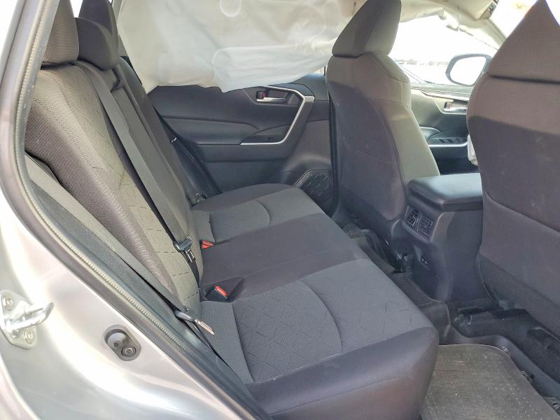 Photo 11 from auction – 2022 TOYOTA RAV4 XLE with VIN 2T3P1RFV4NW313428
