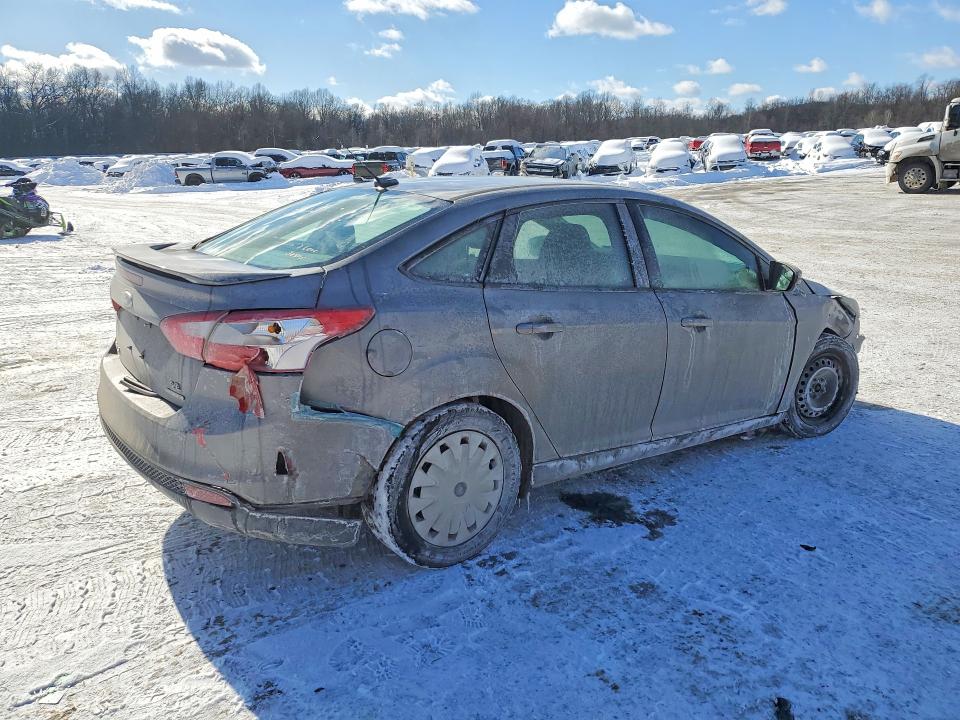 Zdjęcie 3 z aukcji – 2013 FORD FOCUS SE z VIN 1FADP3F24DL250357