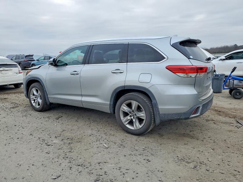 Photo 2 from auction – 2017 TOYOTA HIGHLANDER with VIN 5TDDZRFH4HS412228