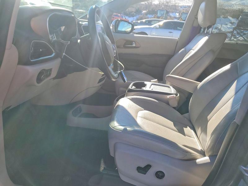 Photo 7 from auction – 2017 CHRYSLER PACIFICA with VIN 2C4RC1EG7HR628147
