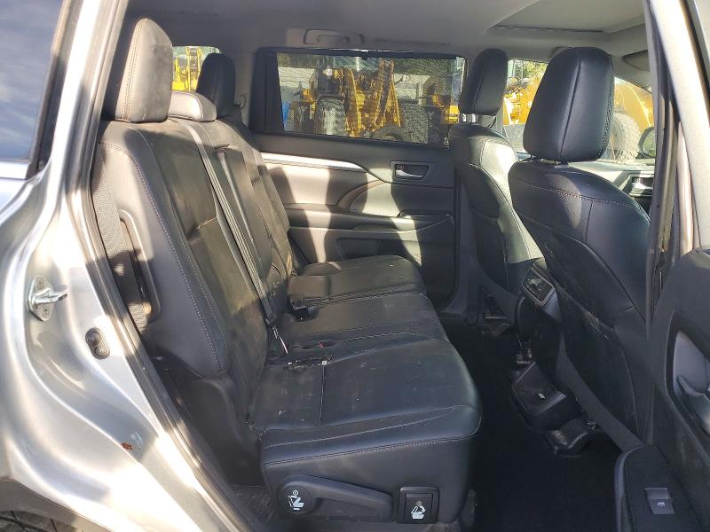Photo 4 from auction – 2019 TOYOTA HIGHLANDER with VIN 5TDJZRFH3KS957332
