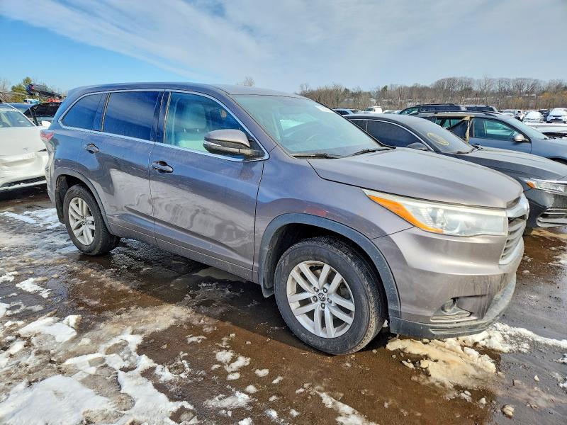 Photo 4 from auction – 2016 TOYOTA HIGHLANDER with VIN 5TDBKRFH0GS270647