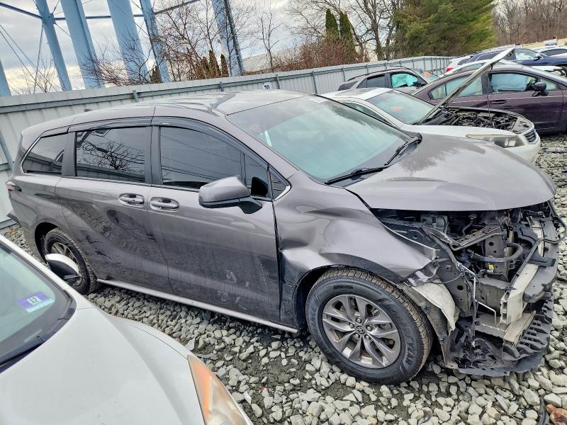 Photo 4 from auction – 2022 TOYOTA SIENNA with VIN 5TDKRKEC4NS128047