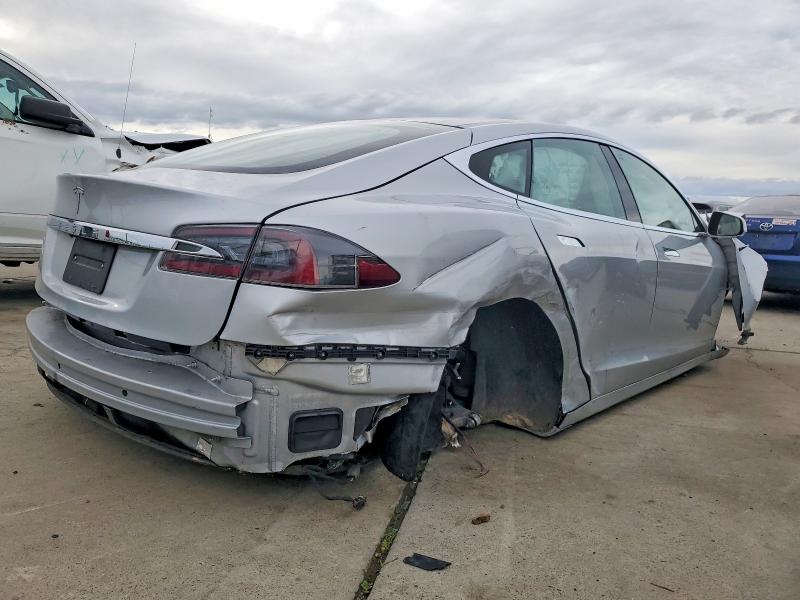 Photo 3 from auction – 2016 TESLA MODEL S with VIN 5YJSA1E26GF150714